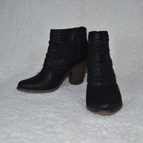 Fergalicious Black woven ankle booties, "wanderer" block heel boots 8.5 - Picture 1 of 13